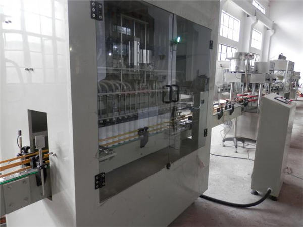 Nerūsējošā tērauda pilna automātiskā balinātāja uzpildīšanas mašīna