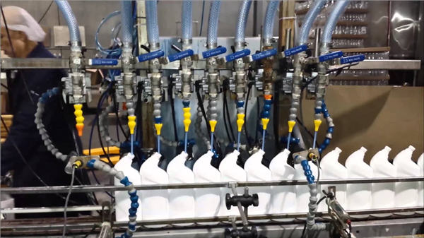 Pilna automātiska tualetes tīrīšanas līdzekļa balinātājs Lineārā tipa uzpildes mašīna