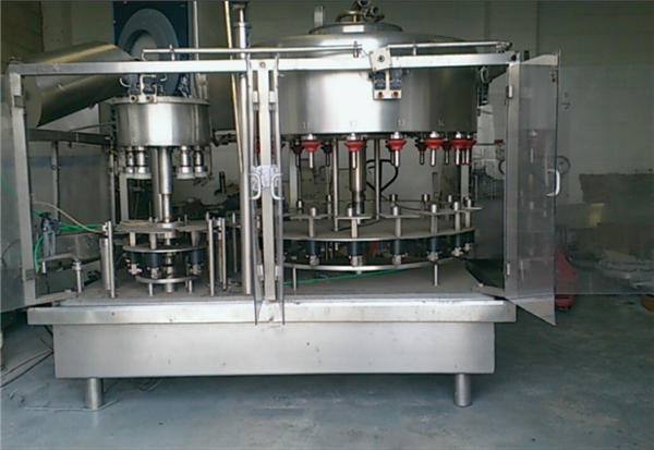 10 galvas negatīvā spiediena smaržu pudeļu pildīšanas mašīna