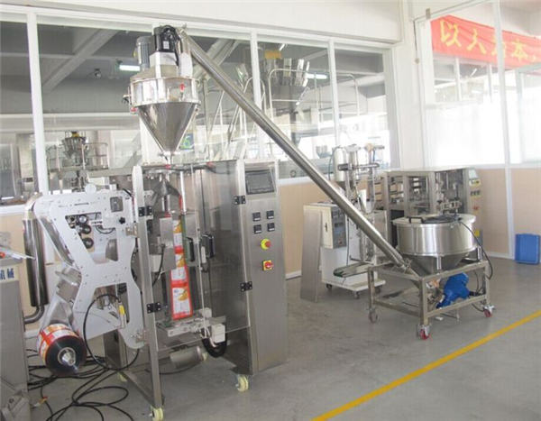 Paaugstinošs pulveris un automātiska pulvera maisa iepildīšanas mašīna