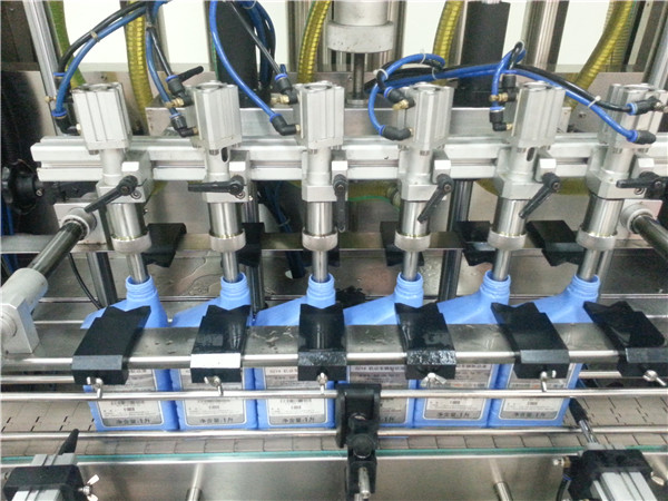 Sešu galvu automātiskā motoreļļas iepildīšanas mašīna